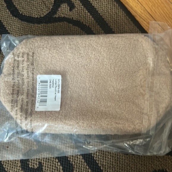 Stoney clover large pouch with heart nwt - Picture 2 of 2